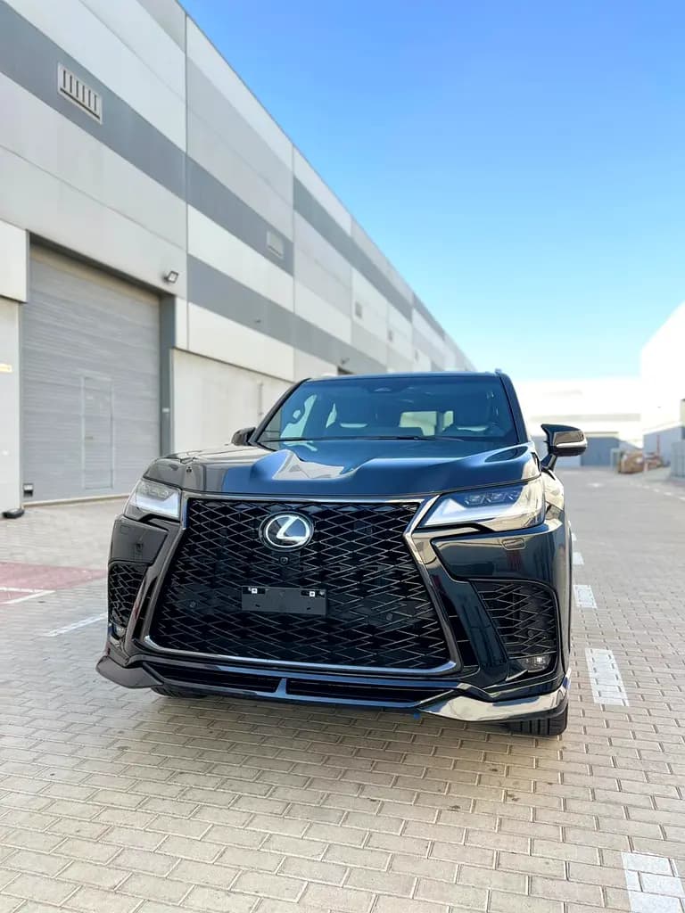 خرید لکسوس سری LX LX 700h VIP مدل ۲۰۲۶ از دبی — واردات به منطقه آزاد کیش و قشم — خودرو لکسوس