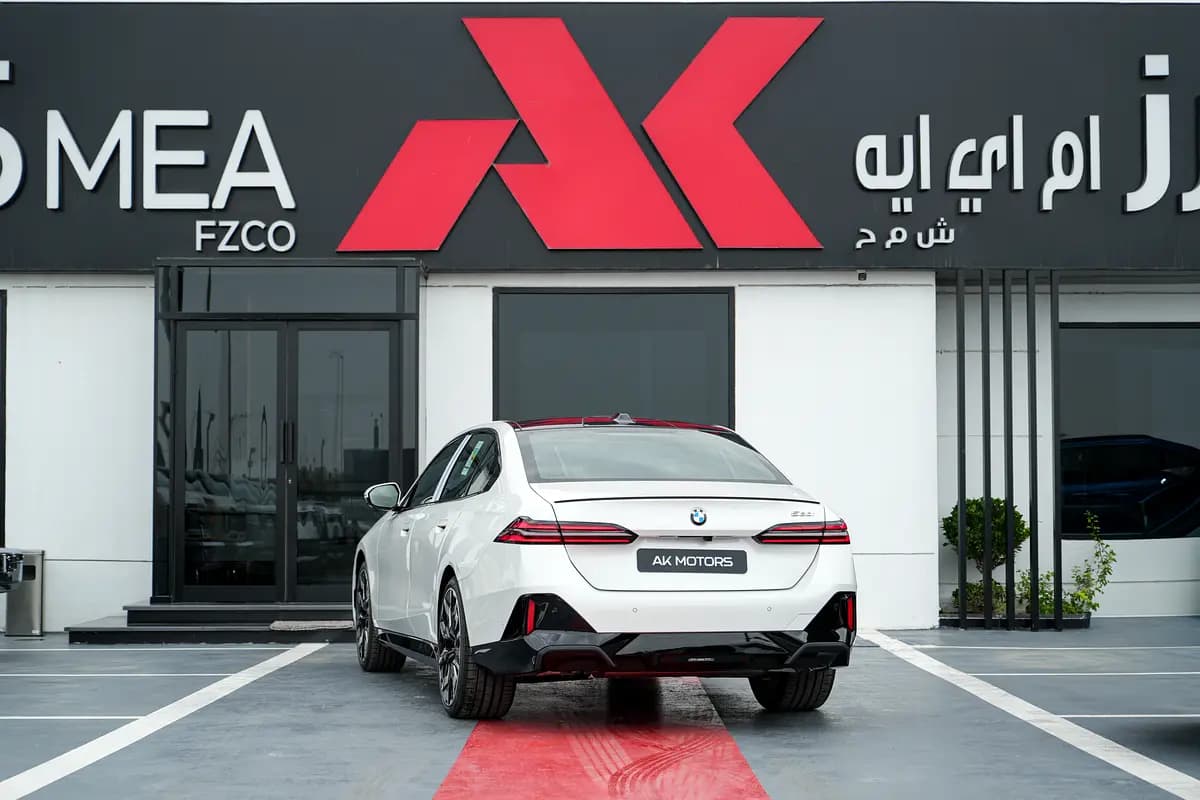 خرید بی‌ام‌و 5 Series 530i مدل ۲۰۲۷ از دبی — واردات به منطقه آزاد کیش و قشم — خودرو بی‌ام‌و — تصویر 4