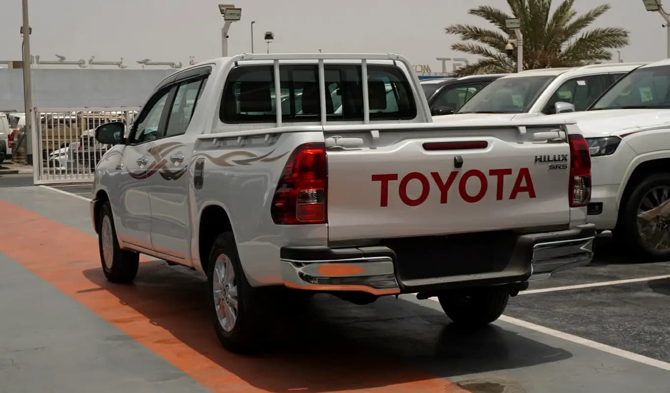 خرید تویوتا هایلوکس Double Cab GLX مدل ۲۰۲۶ از دبی — واردات به منطقه آزاد کیش و قشم — خودرو تویوتا — تصویر 4