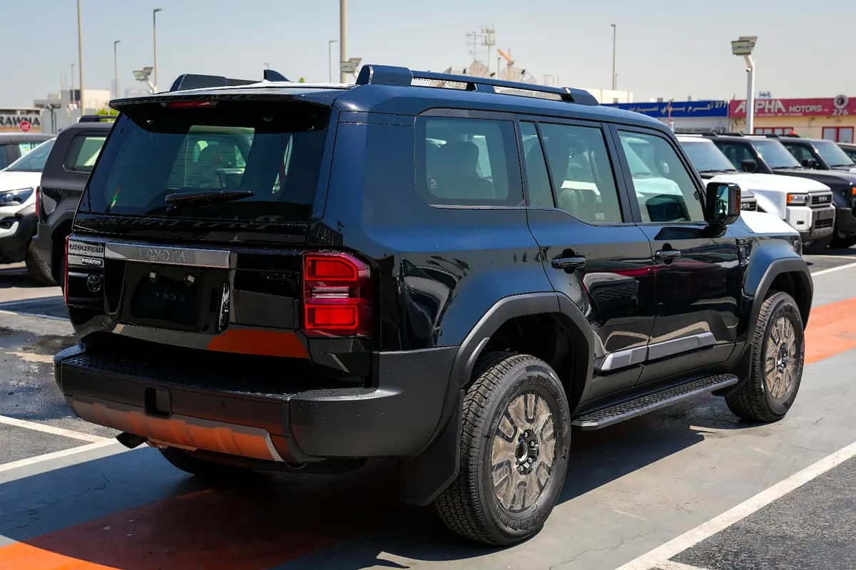خرید تویوتا پرادو VXR مدل ۲۰۲۷ از دبی — واردات به منطقه آزاد کیش و قشم — خودرو تویوتا — تصویر 5
