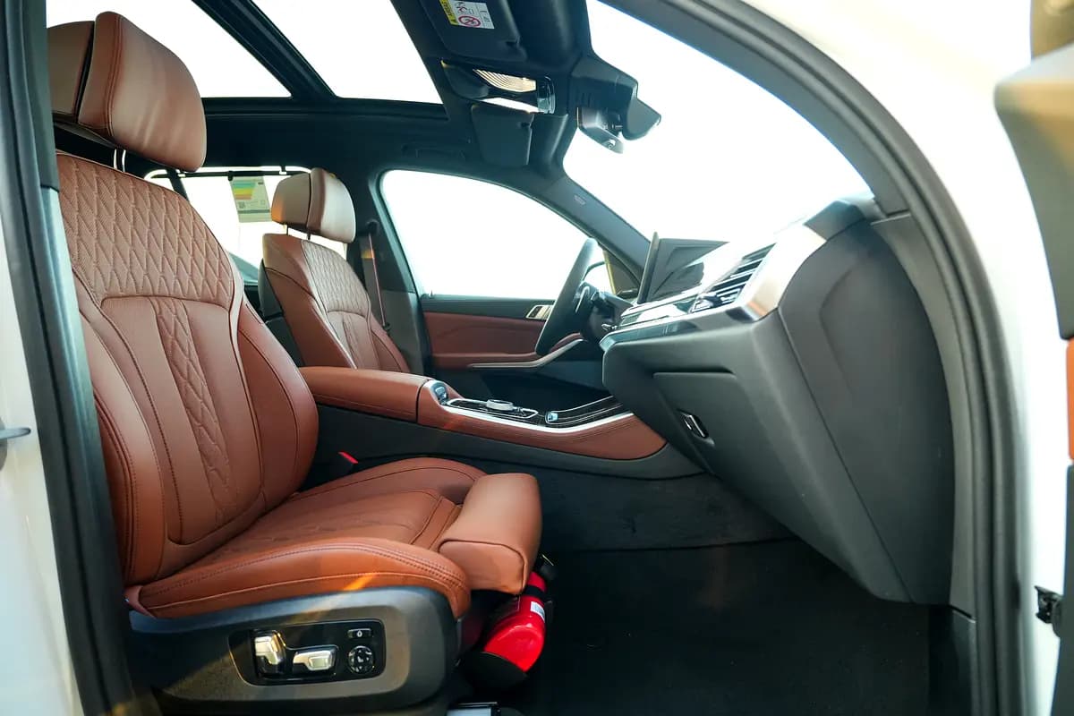 خرید بی‌ام‌و ایکس۵ xDrive40i M Sport مدل ۲۰۲۶ از دبی — واردات به منطقه آزاد کیش و قشم — خودرو بی‌ام‌و — تصویر 12