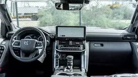 خرید تویوتا لندکروزر VXR مدل ۲۰۲۶ از دبی — واردات به منطقه آزاد کیش و قشم — خودرو تویوتا — تصویر 11
