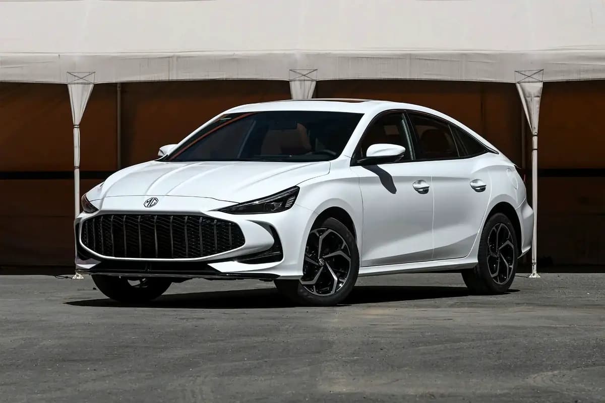 خرید ام‌جی MG5 Luxury مدل ۲۰۲۶ از دبی — واردات به منطقه آزاد کیش و قشم — خودرو ام‌جی