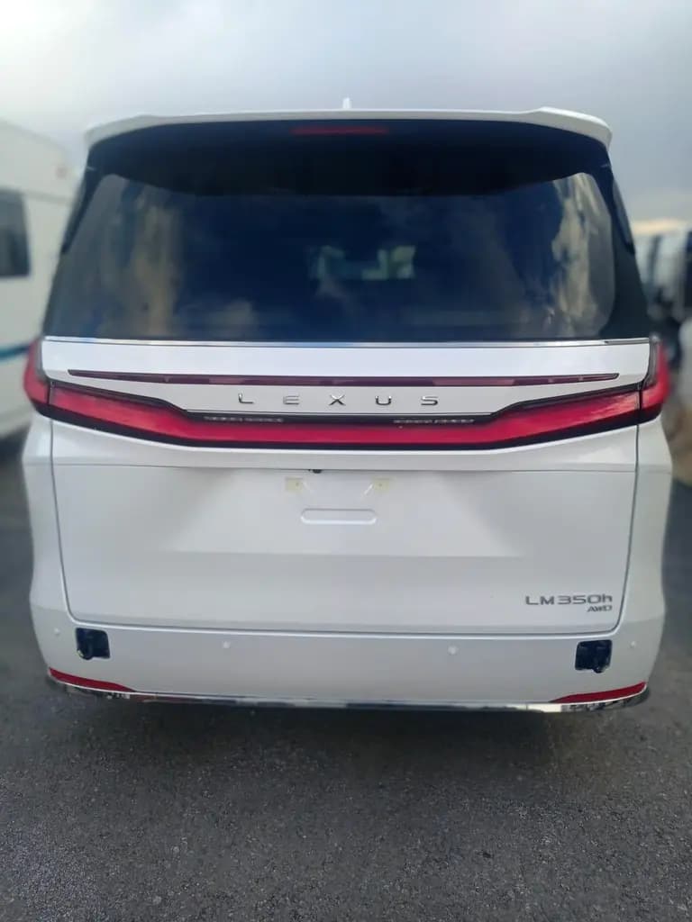 خرید لکسوس سری LM Premium مدل ۲۰۲۶ از دبی — واردات به منطقه آزاد کیش و قشم — خودرو لکسوس — تصویر 4