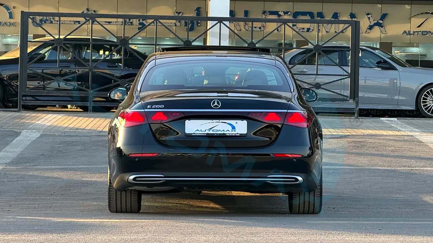 خرید مرسدس کلاس E E 200 Exclusive مدل ۲۰۲۶ از دبی — واردات به منطقه آزاد کیش و قشم — خودرو مرسدس — تصویر 6