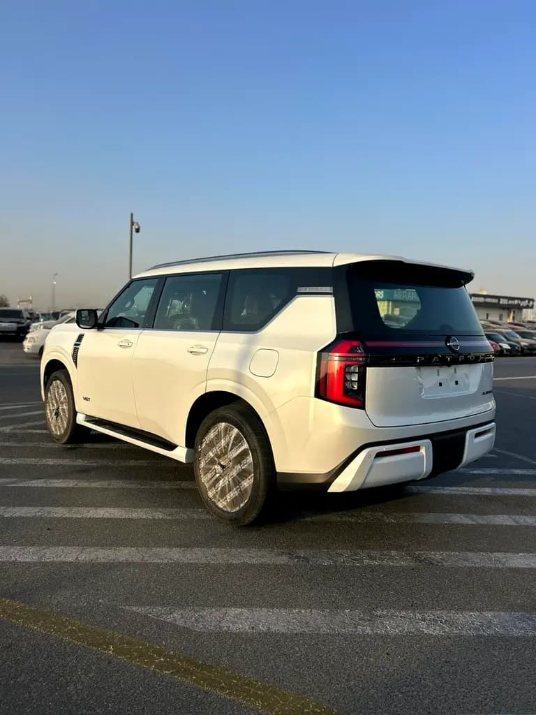 خرید نیسان پاترول LE Platinum مدل ۲۰۲۶ از دبی — واردات به منطقه آزاد کیش و قشم — خودرو نیسان — تصویر 4