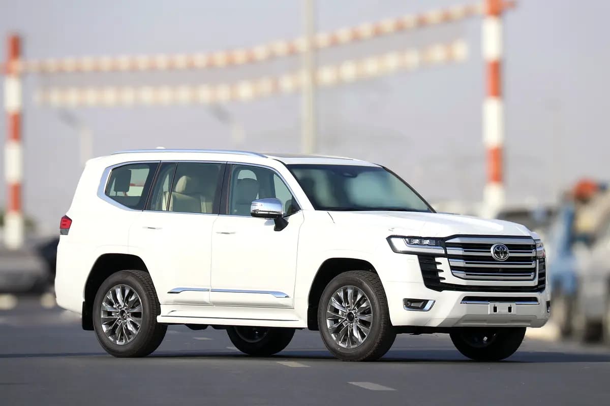 خرید تویوتا لندکروزر VX مدل ۲۰۲۶ از دبی — واردات به منطقه آزاد کیش و قشم — خودرو تویوتا