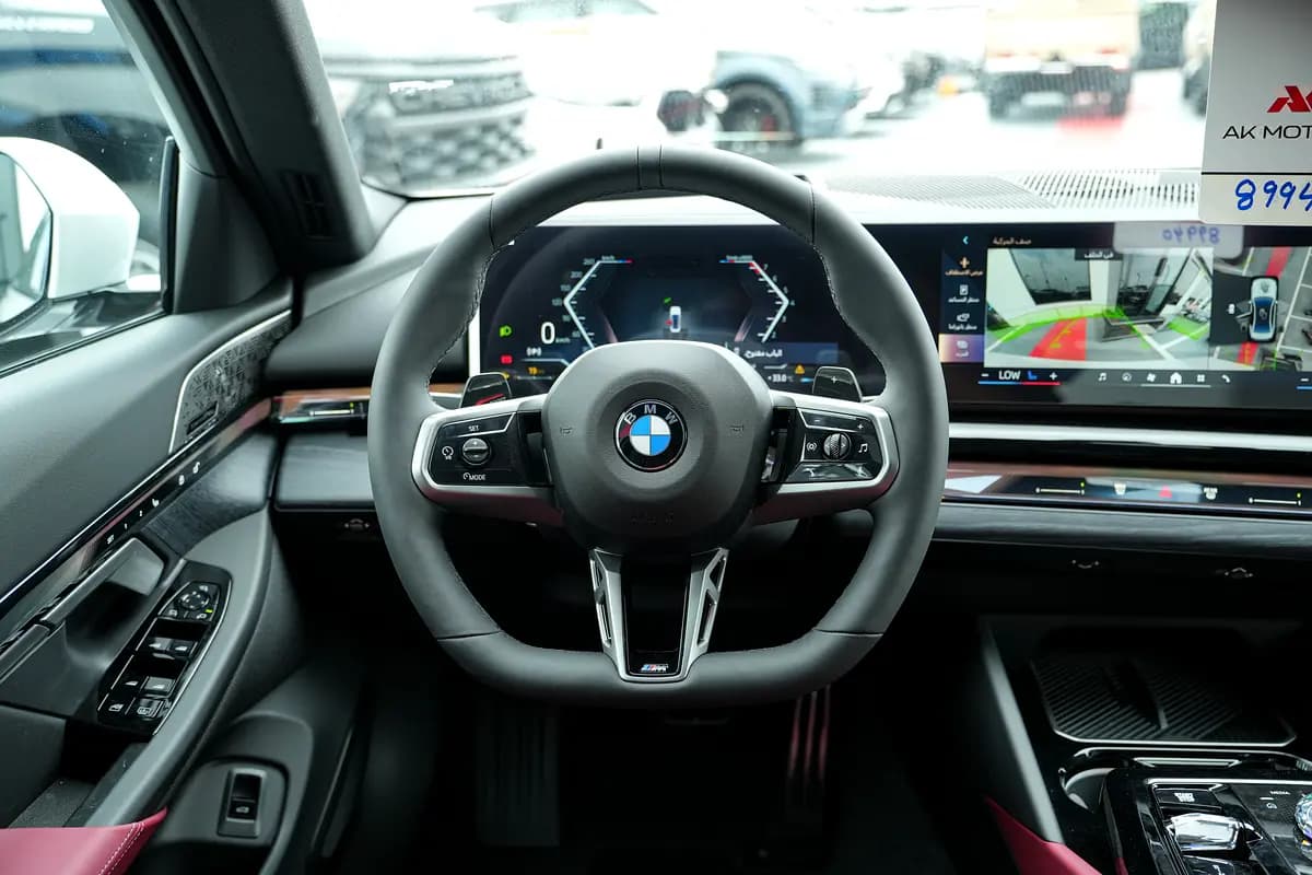 خرید بی‌ام‌و 5 Series 530i مدل ۲۰۲۷ از دبی — واردات به منطقه آزاد کیش و قشم — خودرو بی‌ام‌و — تصویر 11