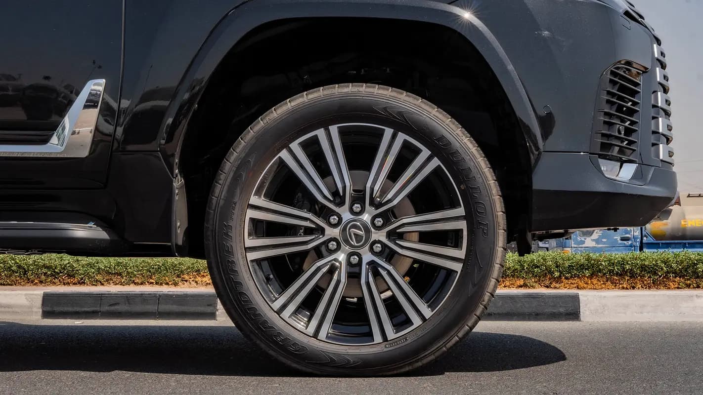 خرید لکسوس سری LX LX 700h Signature مدل ۲۰۲۶ از دبی — واردات به منطقه آزاد کیش و قشم — خودرو لکسوس — تصویر 6