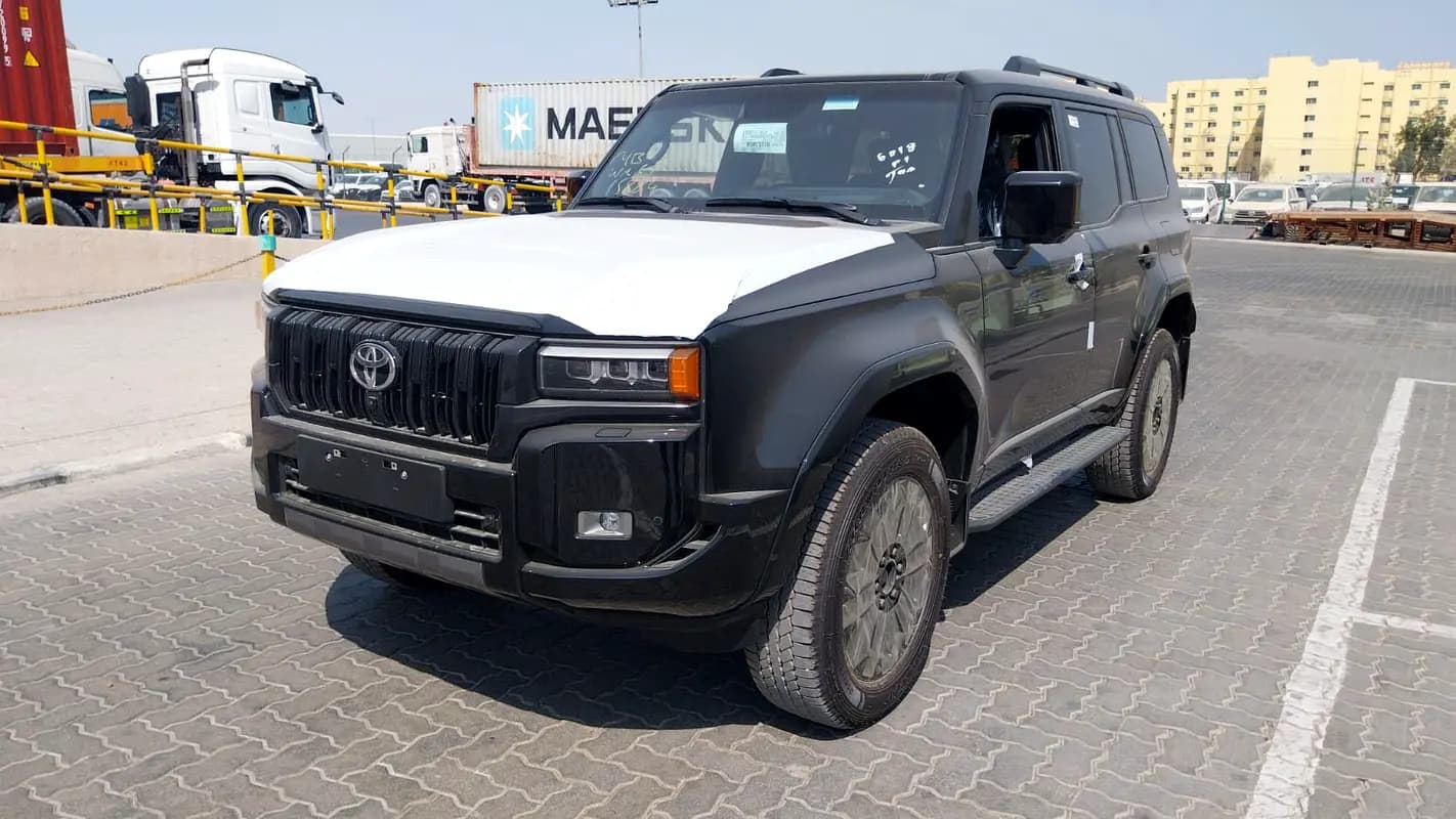 خرید تویوتا پرادو Luxury مدل ۲۰۲۵ از دبی — واردات به منطقه آزاد کیش و قشم — خودرو تویوتا — تصویر 2
