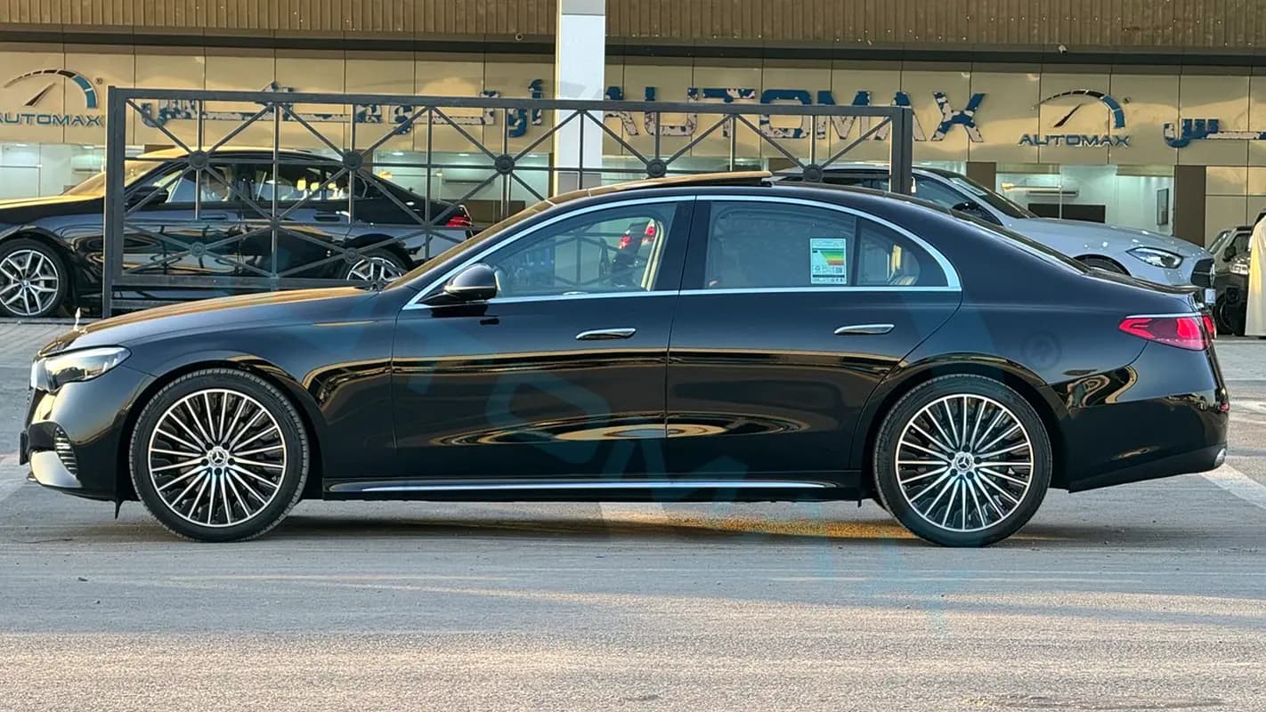 خرید مرسدس کلاس E E 200 Exclusive مدل ۲۰۲۶ از دبی — واردات به منطقه آزاد کیش و قشم — خودرو مرسدس — تصویر 19