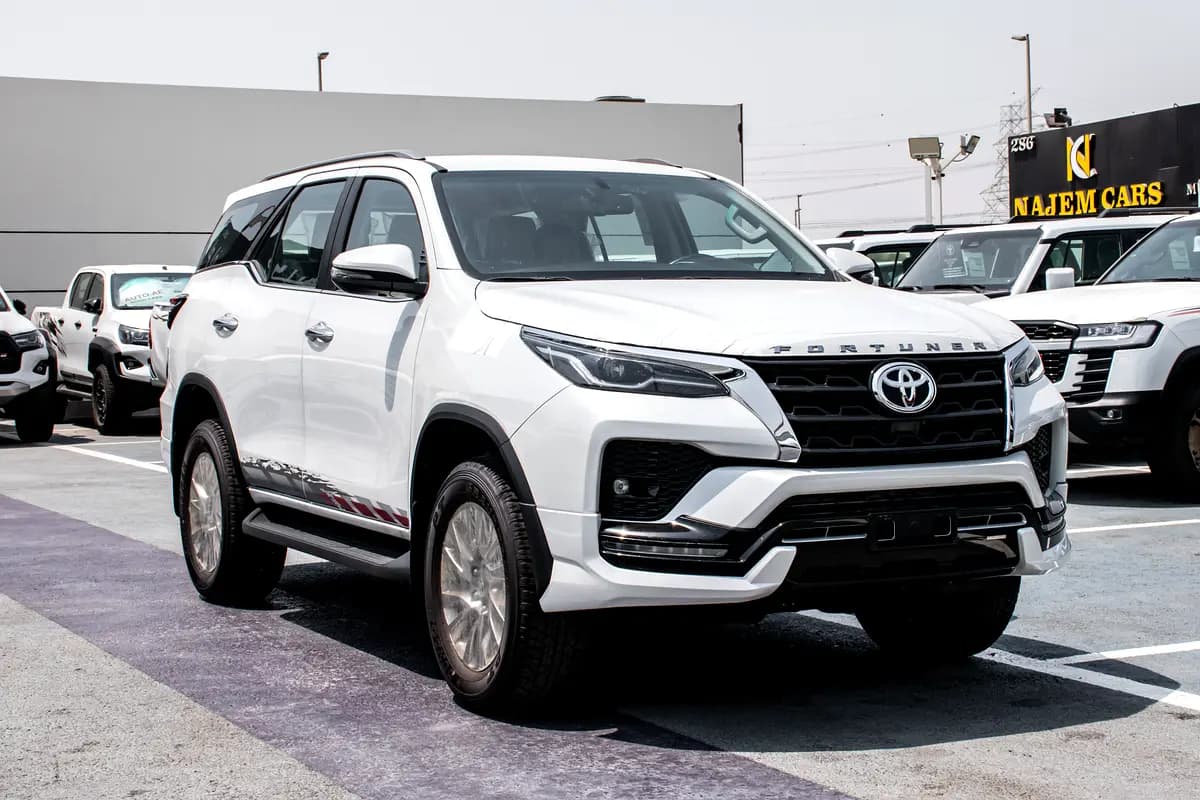 خرید تویوتا فورچونر SR5 مدل ۲۰۲۶ از دبی — واردات به منطقه آزاد کیش و قشم — خودرو تویوتا — تصویر 2