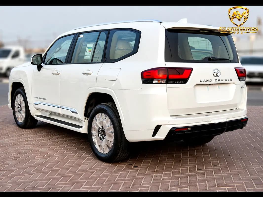 خرید تویوتا لندکروزر GXR مدل ۲۰۲۶ از دبی — واردات به منطقه آزاد کیش و قشم — خودرو تویوتا — تصویر 4