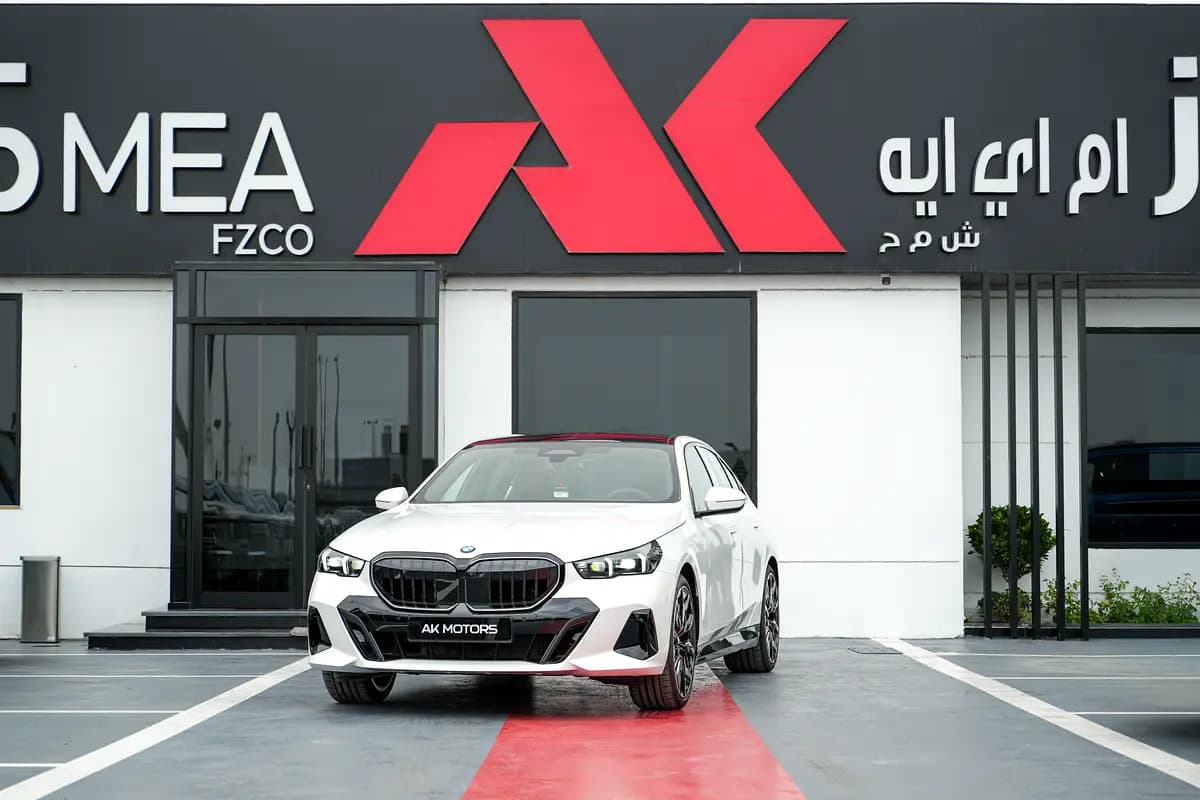 خرید بی‌ام‌و 5 Series 530i مدل ۲۰۲۷ از دبی — واردات به منطقه آزاد کیش و قشم — خودرو بی‌ام‌و — تصویر 3