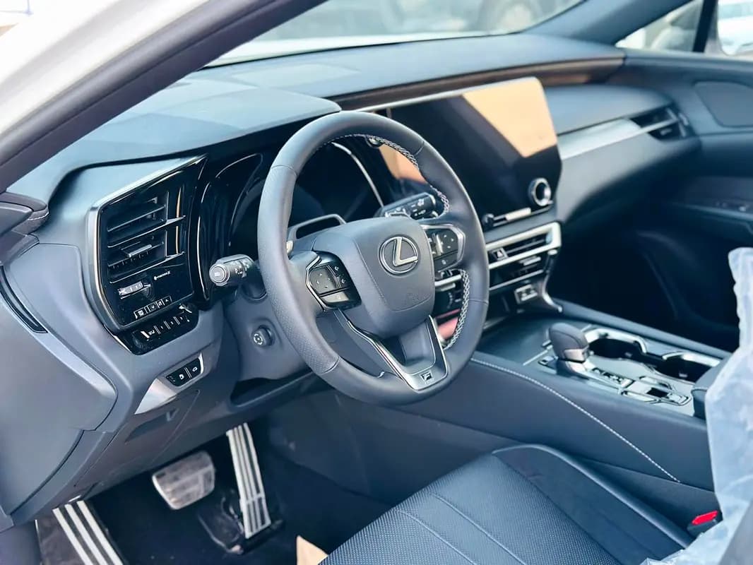 خرید لکسوس سری RX RX 500h F Sport Performance مدل ۲۰۲۶ از دبی — واردات به منطقه آزاد کیش و قشم — خودرو لکسوس — تصویر 10