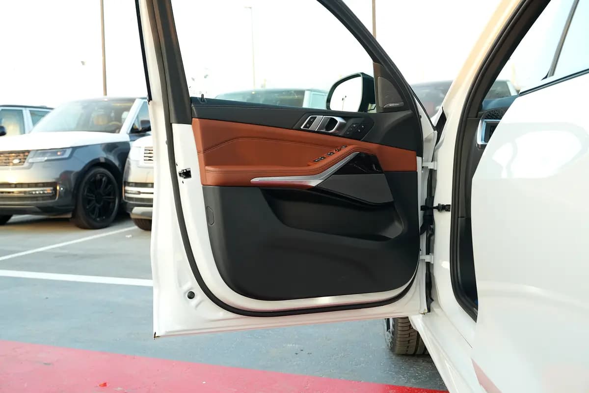 خرید بی‌ام‌و ایکس۵ xDrive40i M Sport مدل ۲۰۲۶ از دبی — واردات به منطقه آزاد کیش و قشم — خودرو بی‌ام‌و — تصویر 16