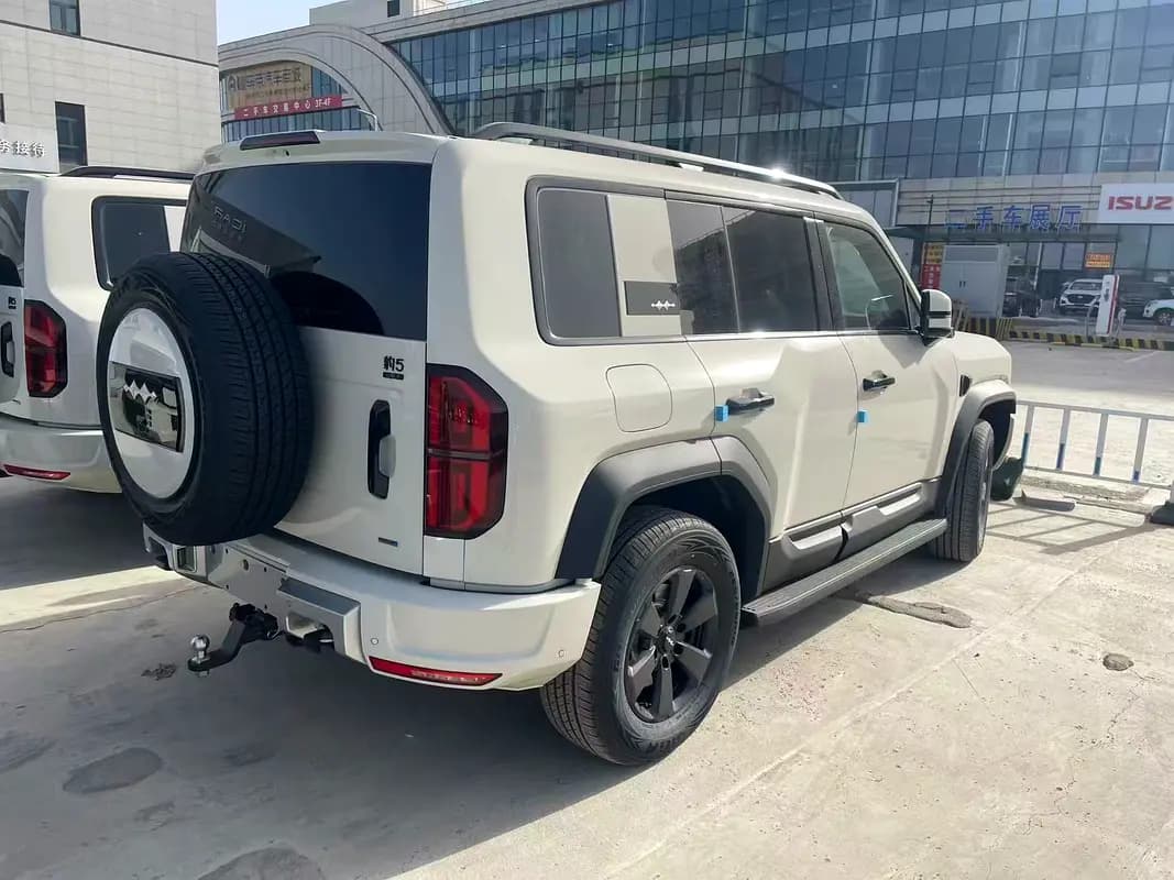 خرید بی‌وای‌دی Leopard 5 Ultra مدل ۲۰۲۵ از دبی — واردات به منطقه آزاد کیش و قشم — خودرو بی‌وای‌دی — تصویر 3