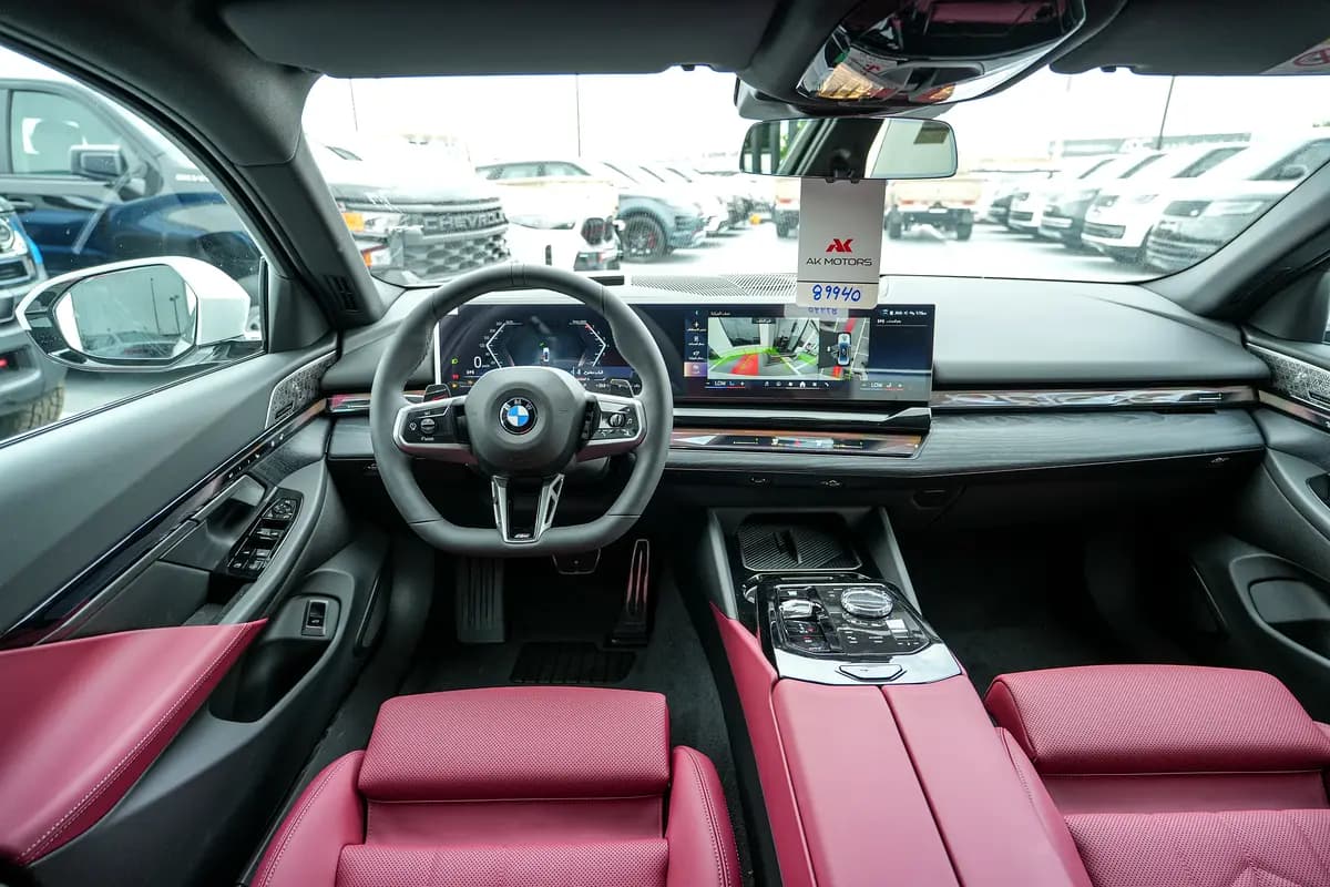 خرید بی‌ام‌و 5 Series 530i مدل ۲۰۲۷ از دبی — واردات به منطقه آزاد کیش و قشم — خودرو بی‌ام‌و — تصویر 10