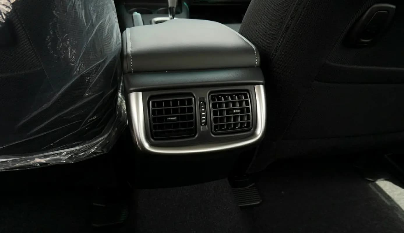 خرید تویوتا هایلوکس Double Cab GLX مدل ۲۰۲۶ از دبی — واردات به منطقه آزاد کیش و قشم — خودرو تویوتا — تصویر 7