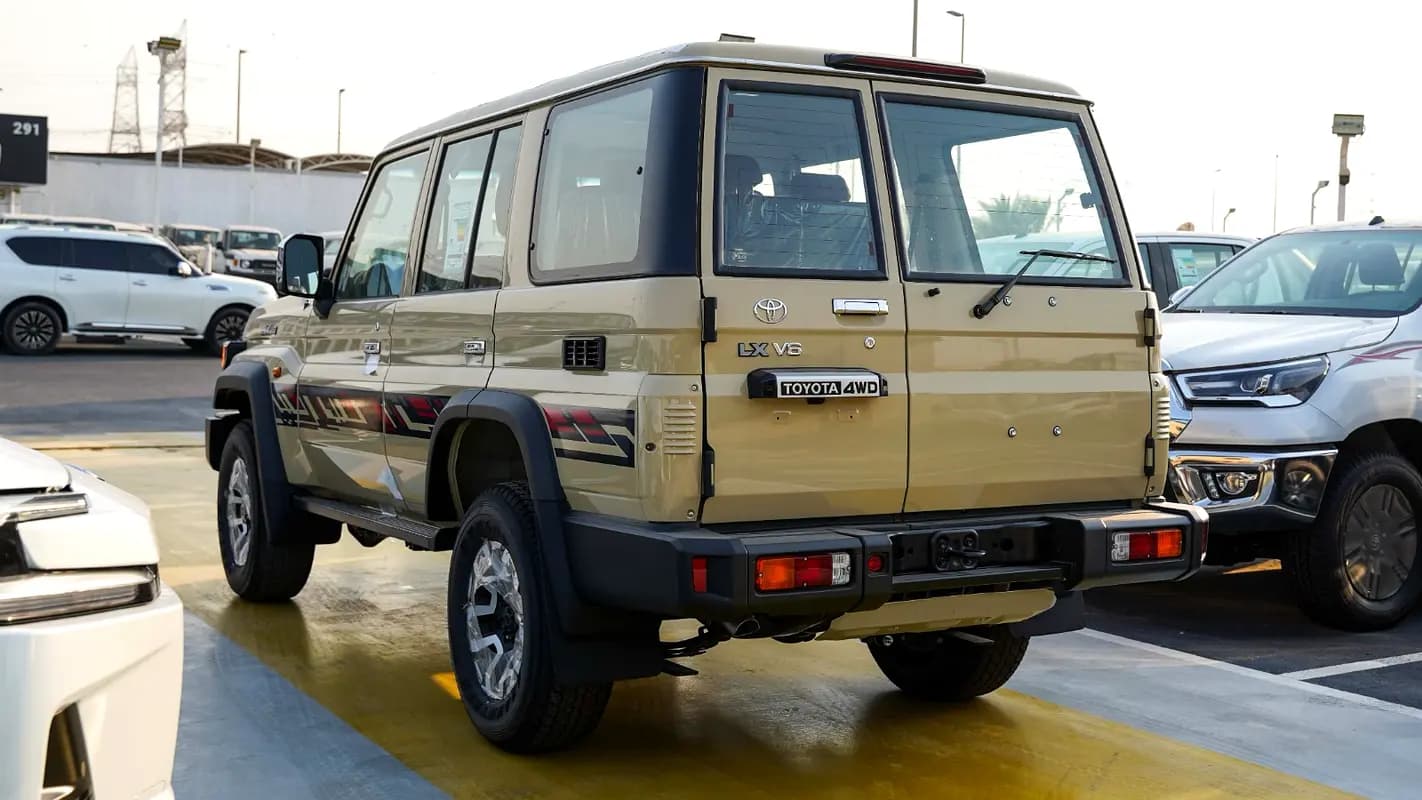 خرید تویوتا لندکروزر سری ۷۰ LC 76 LX مدل ۲۰۲۶ از دبی — واردات به منطقه آزاد کیش و قشم — خودرو تویوتا — تصویر 6
