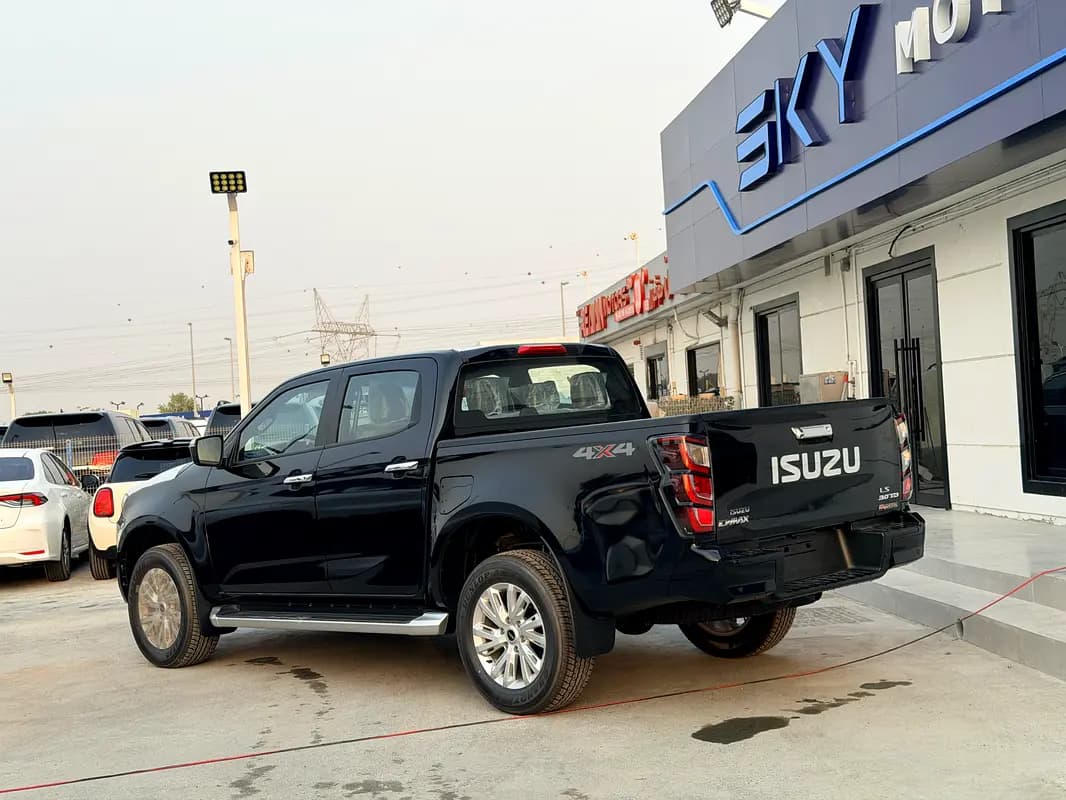 خرید ایسوزو D MAX LS مدل ۲۰۲۷ از دبی — واردات به منطقه آزاد کیش و قشم — خودرو ایسوزو — تصویر 4