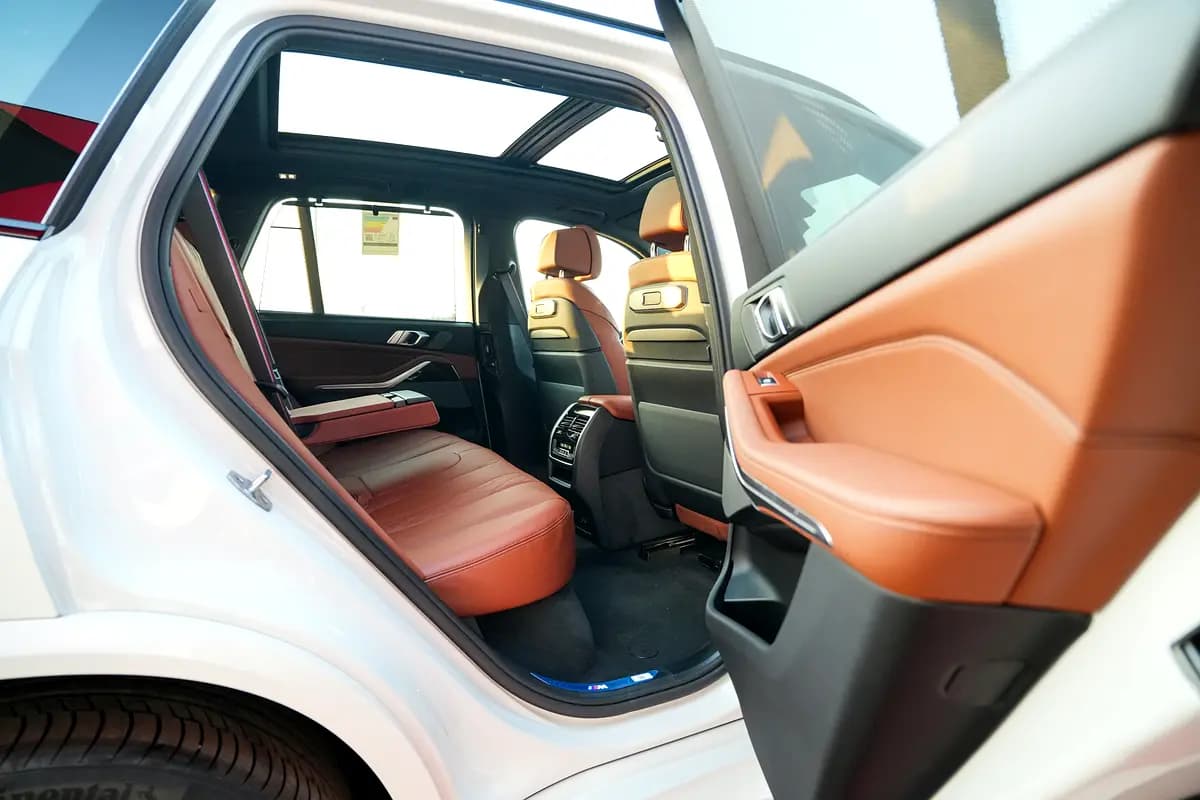 خرید بی‌ام‌و ایکس۵ xDrive40i M Sport مدل ۲۰۲۶ از دبی — واردات به منطقه آزاد کیش و قشم — خودرو بی‌ام‌و — تصویر 13