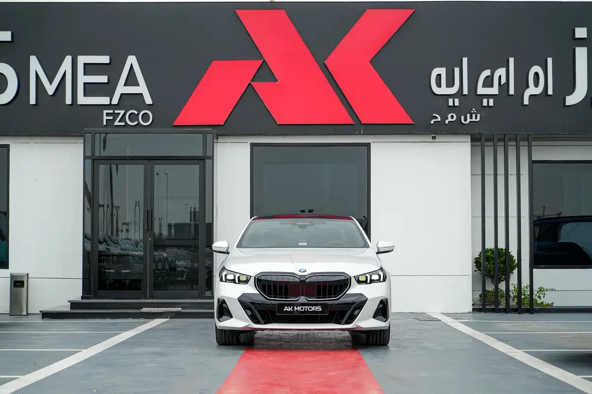 خرید بی‌ام‌و 5 Series 530i مدل ۲۰۲۷ از دبی — واردات به منطقه آزاد کیش و قشم — خودرو بی‌ام‌و — تصویر 2