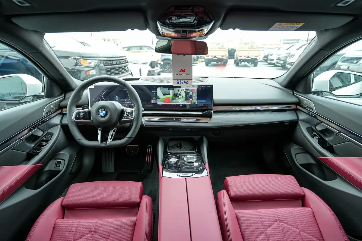 خرید بی‌ام‌و 5 Series 530i مدل ۲۰۲۷ از دبی — واردات به منطقه آزاد کیش و قشم — خودرو بی‌ام‌و — تصویر 8