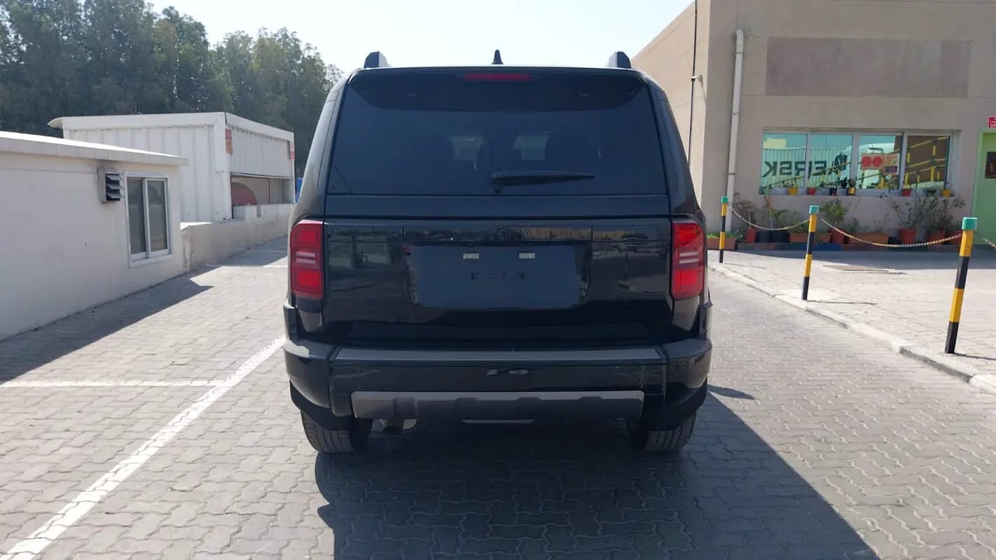 خرید تویوتا پرادو Luxury مدل ۲۰۲۵ از دبی — واردات به منطقه آزاد کیش و قشم — خودرو تویوتا — تصویر 5