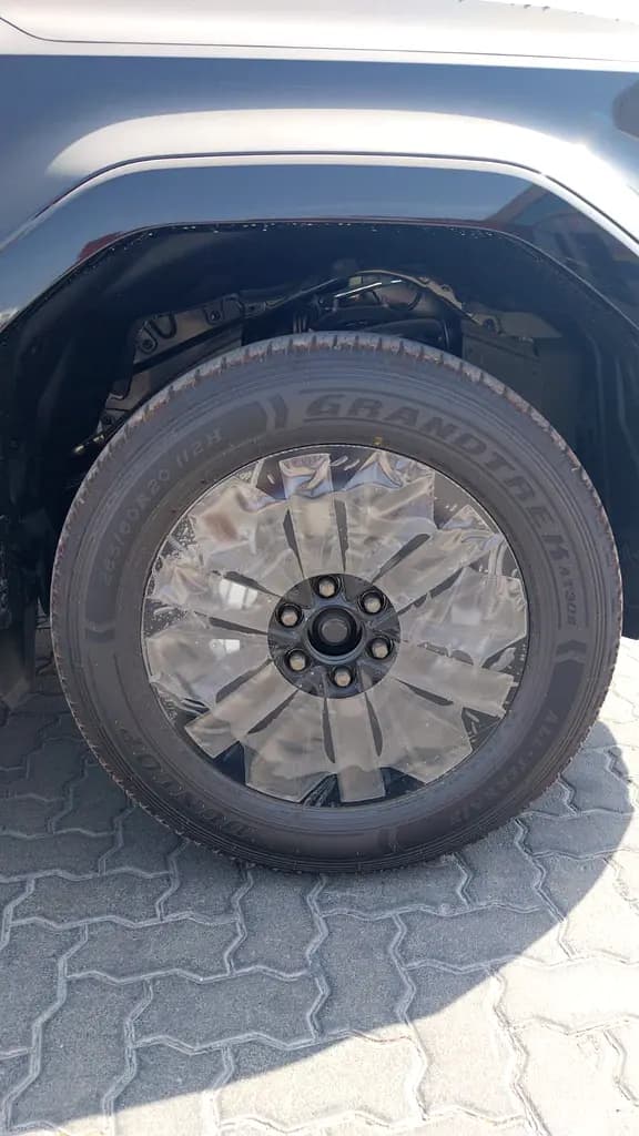 خرید تویوتا پرادو Luxury مدل ۲۰۲۵ از دبی — واردات به منطقه آزاد کیش و قشم — خودرو تویوتا — تصویر 6