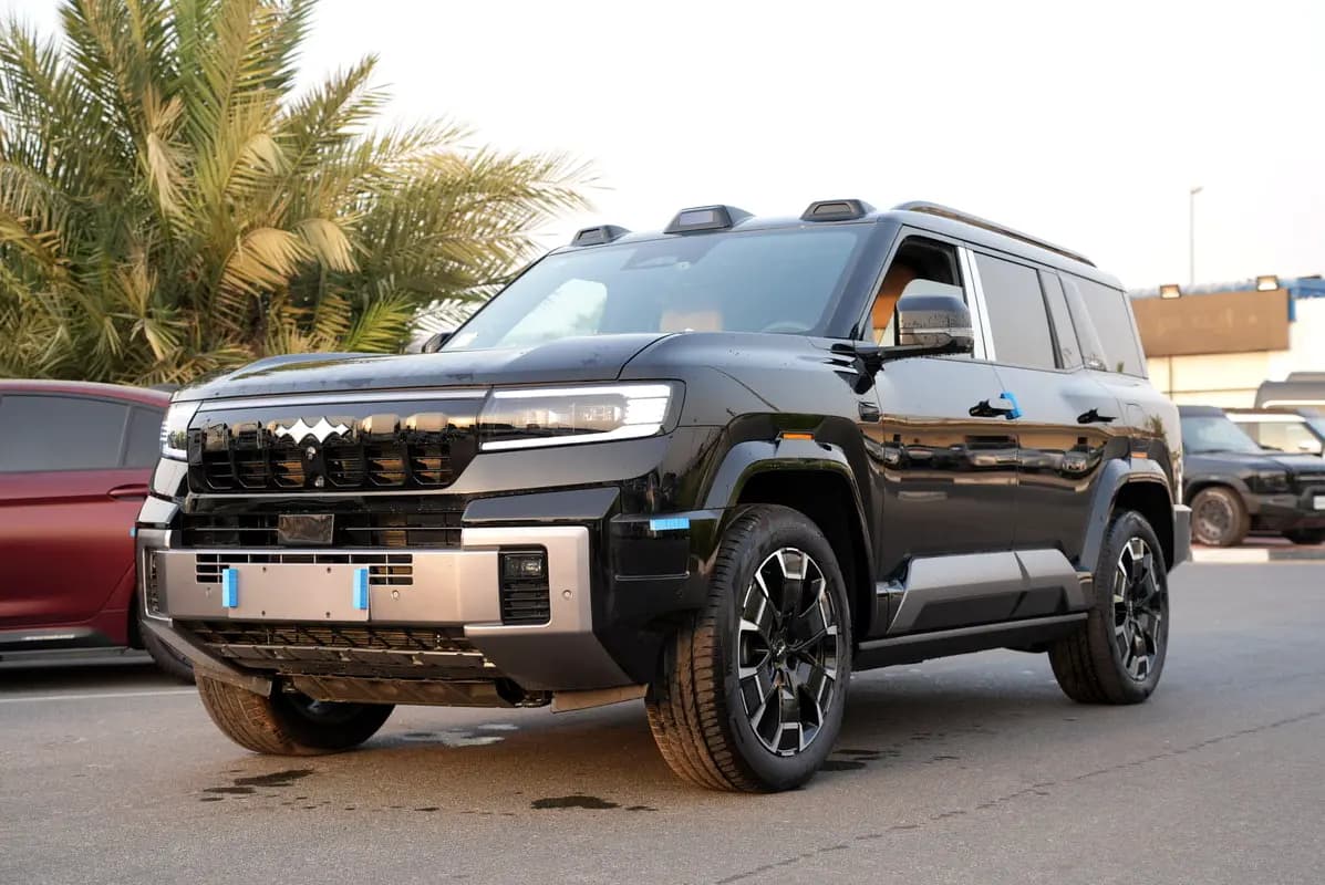 خرید بی‌وای‌دی Leopard 8 Flagship مدل ۲۰۲۵ از دبی — واردات به منطقه آزاد کیش و قشم — خودرو بی‌وای‌دی — تصویر 2