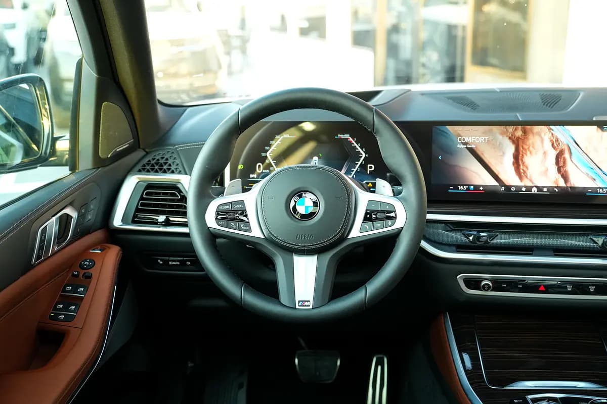 خرید بی‌ام‌و ایکس۵ xDrive40i M Sport مدل ۲۰۲۶ از دبی — واردات به منطقه آزاد کیش و قشم — خودرو بی‌ام‌و — تصویر 11