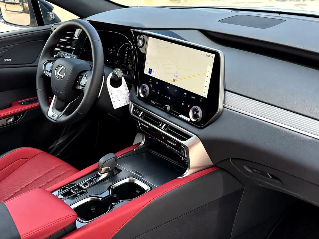خرید لکسوس سری RX RX 500h F Sport مدل ۲۰۲۶ از دبی — واردات به منطقه آزاد کیش و قشم — خودرو لکسوس — تصویر 17