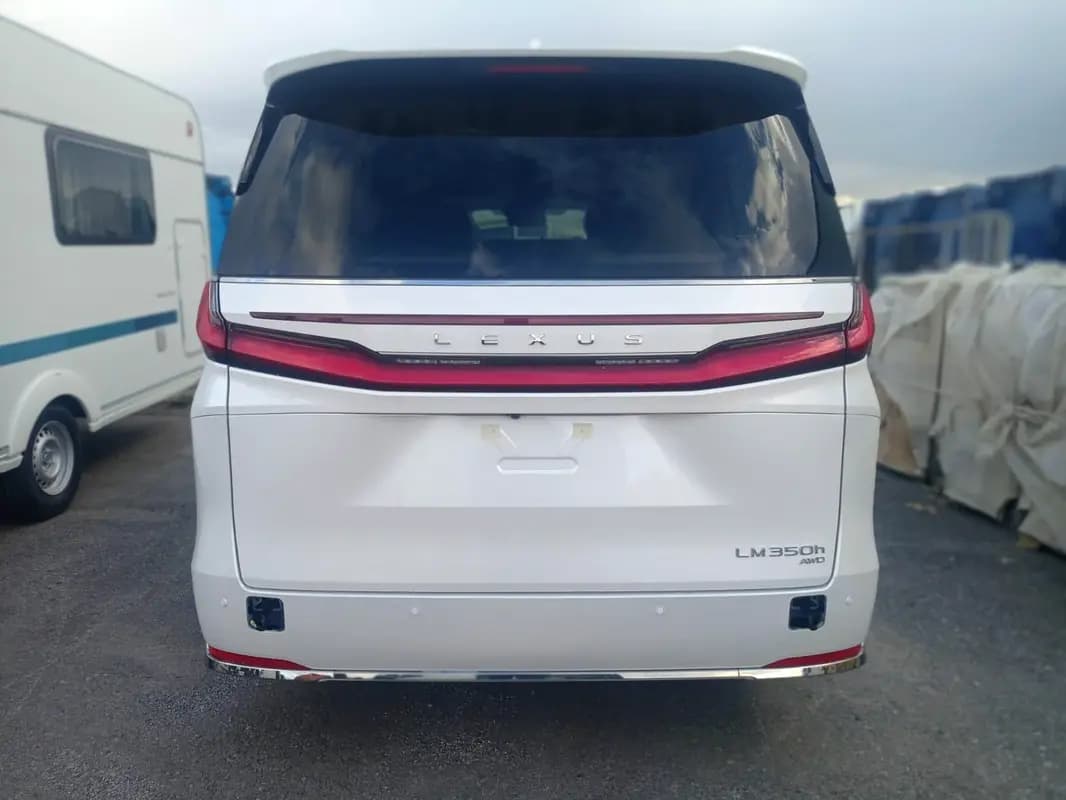 خرید لکسوس سری LM Premium مدل ۲۰۲۶ از دبی — واردات به منطقه آزاد کیش و قشم — خودرو لکسوس — تصویر 2