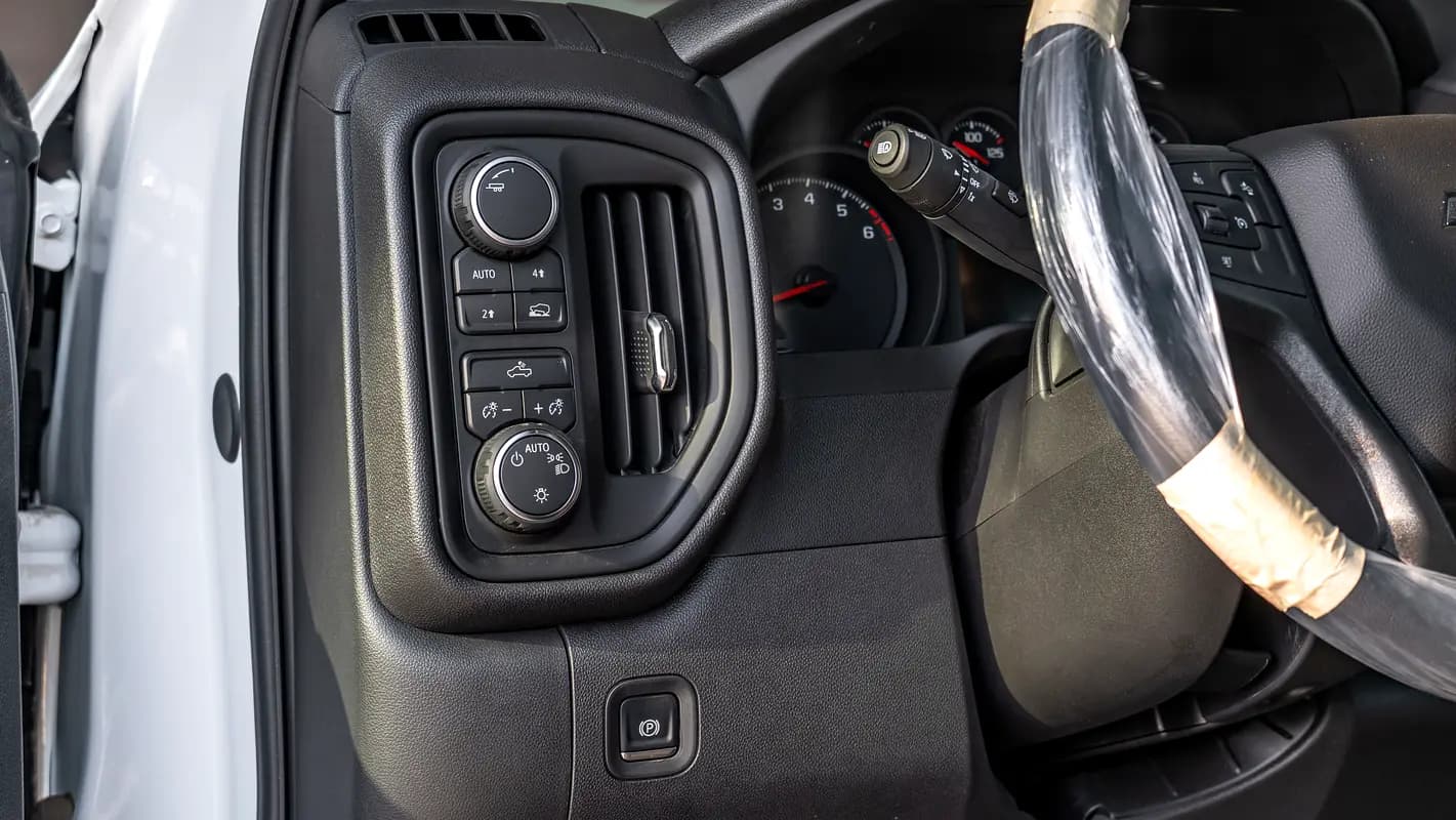 خرید شورولت Silverado 1500 WT مدل ۲۰۲۵ از دبی — واردات به منطقه آزاد کیش و قشم — خودرو شورولت — تصویر 9