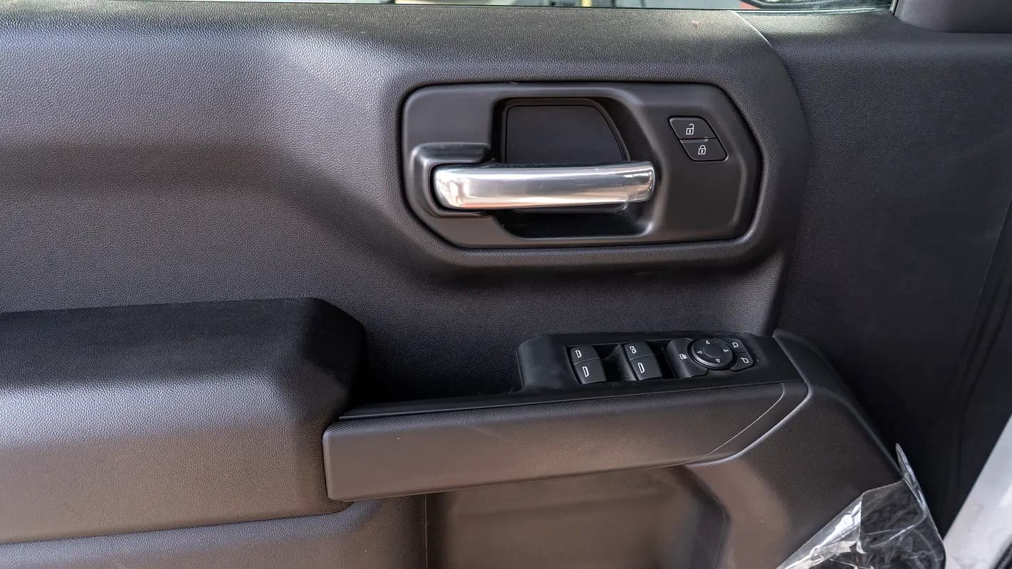 خرید شورولت Silverado 1500 WT مدل ۲۰۲۵ از دبی — واردات به منطقه آزاد کیش و قشم — خودرو شورولت — تصویر 7