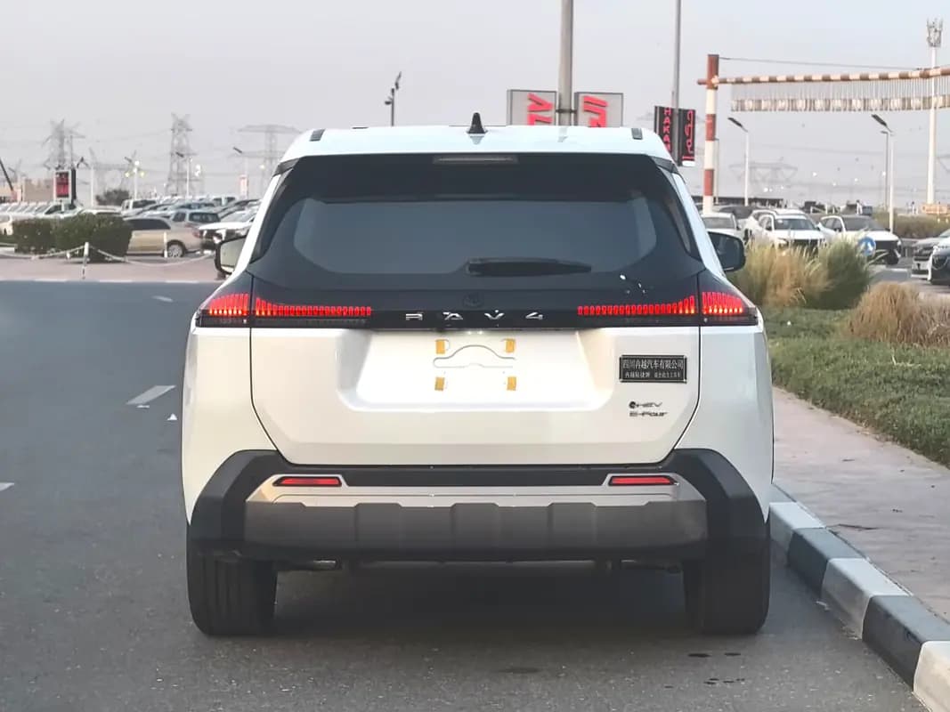 خرید تویوتا راو۴ Luxury مدل ۲۰۲۶ از دبی — واردات به منطقه آزاد کیش و قشم — خودرو تویوتا — تصویر 13