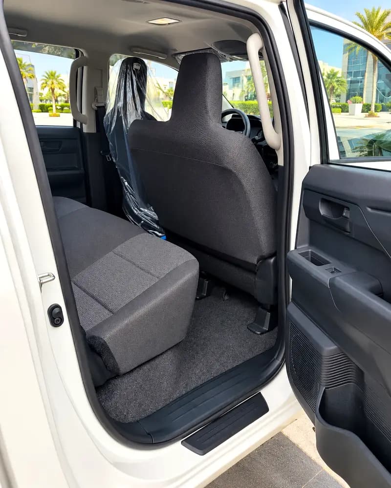 خرید تویوتا هایلوکس Double Cab GL مدل ۲۰۲۷ از دبی — واردات به منطقه آزاد کیش و قشم — خودرو تویوتا — تصویر 9
