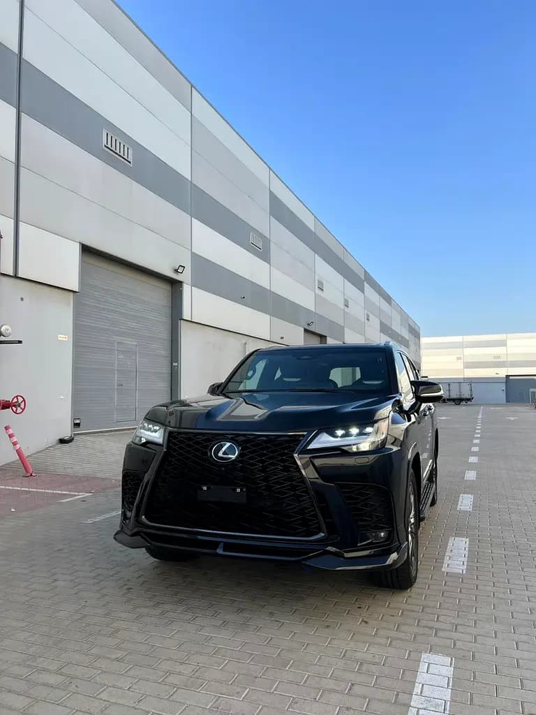 خرید لکسوس سری LX LX 700h VIP مدل ۲۰۲۶ از دبی — واردات به منطقه آزاد کیش و قشم — خودرو لکسوس — تصویر 3