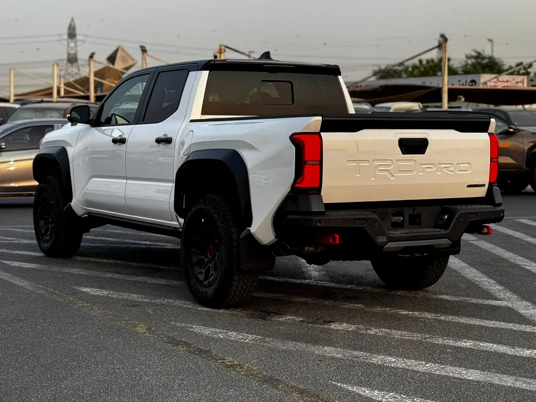 واردات Toyota Tacoma 2025 از دبی — منطقه آزاد کیش و قشم — خودرو Toyota — تصویر 12