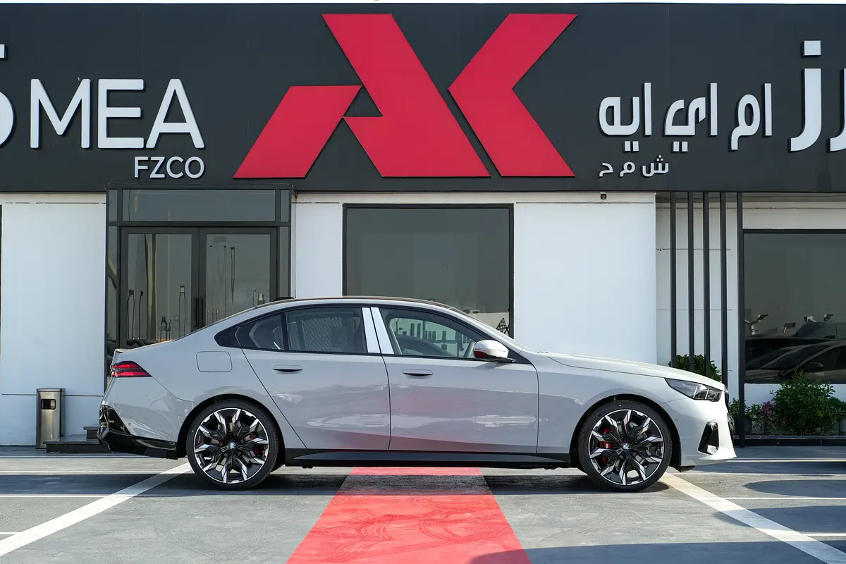 واردات BMW 5 Series 2026 از دبی — منطقه آزاد کیش و قشم — خودرو BMW — تصویر 7