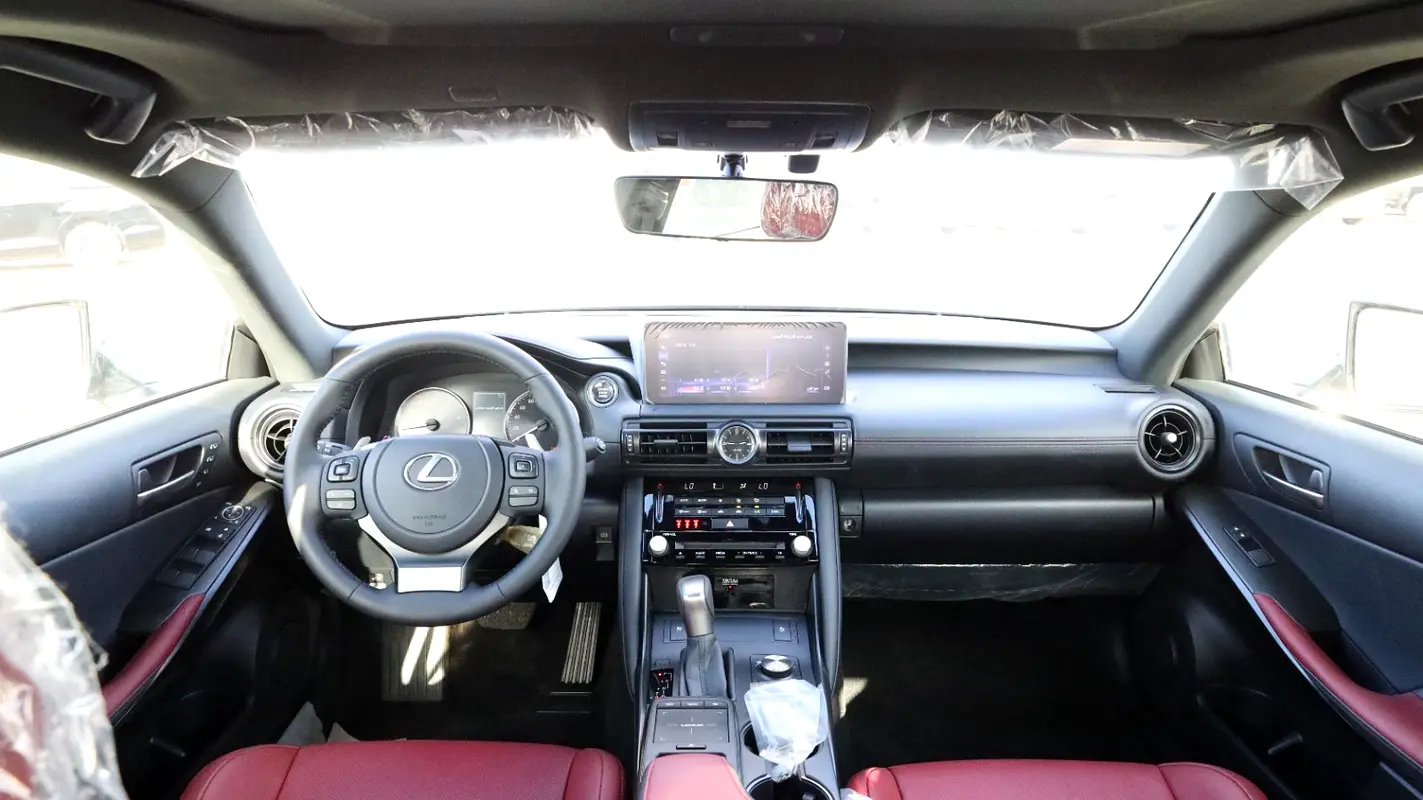 واردات Lexus IS Series 2025 از دبی — منطقه آزاد کیش و قشم — خودرو Lexus — تصویر 14