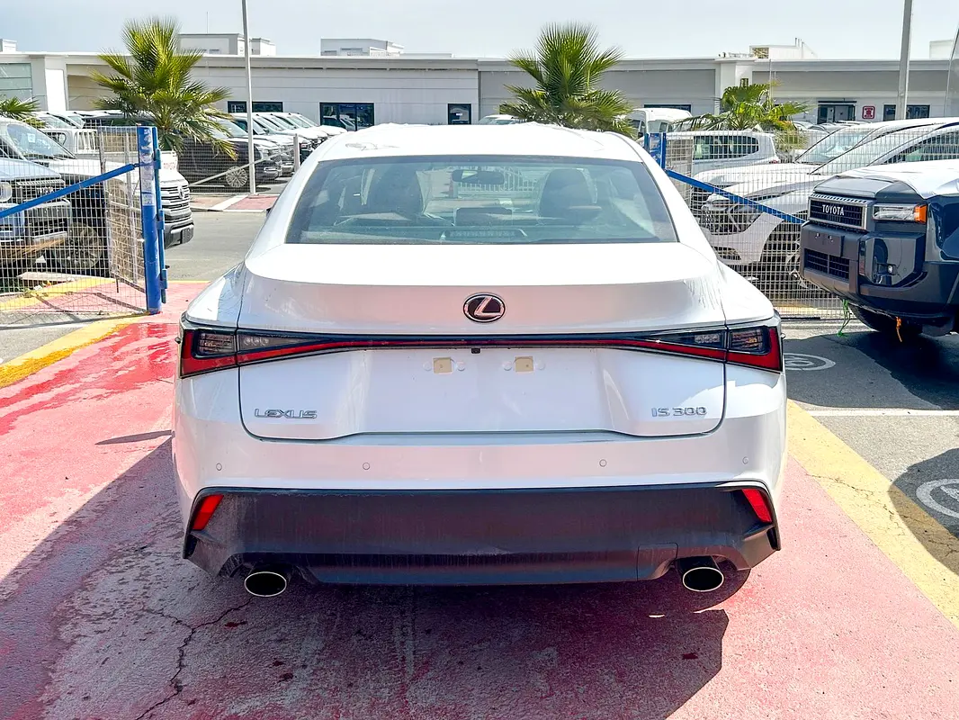 واردات Lexus IS Series 2025 از دبی — منطقه آزاد کیش و قشم — خودرو Lexus — تصویر 5