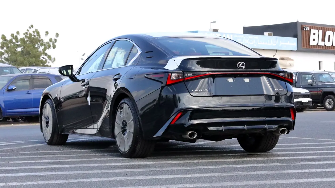 واردات Lexus IS Series 2025 از دبی — منطقه آزاد کیش و قشم — خودرو Lexus — تصویر 6