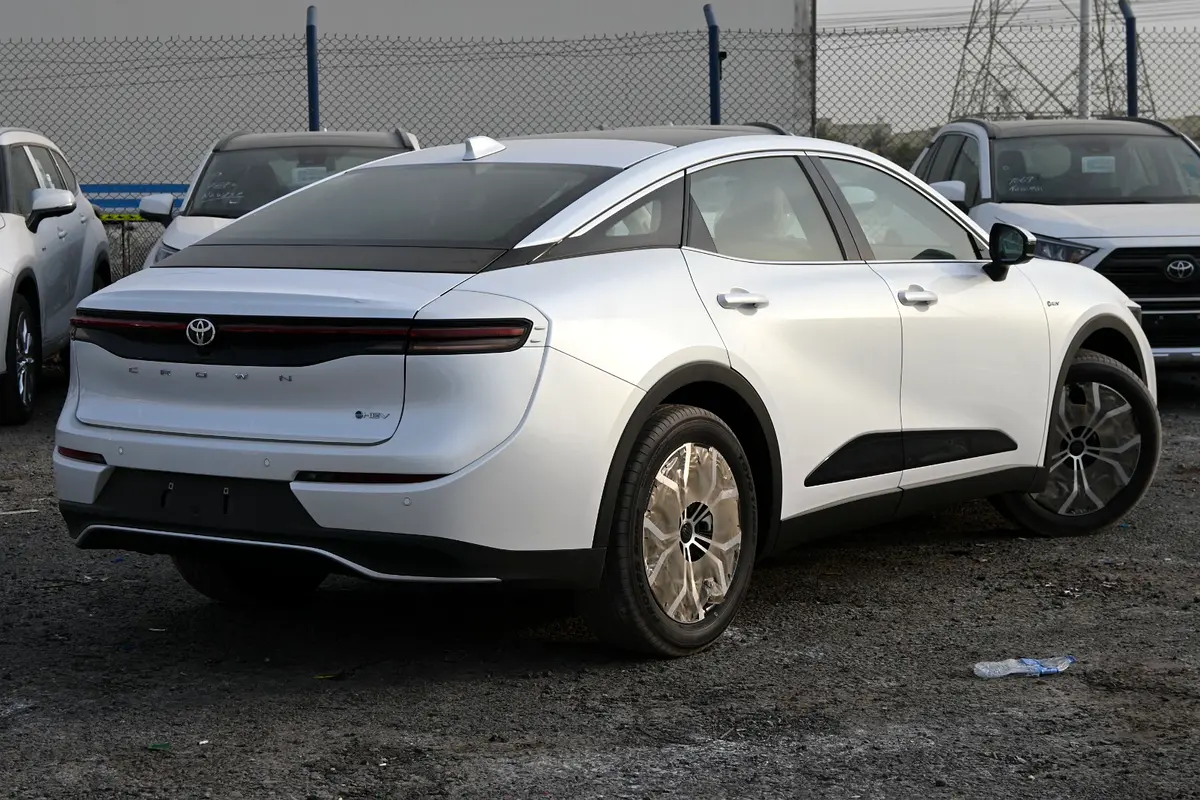 واردات Toyota Crown 2026 از دبی — منطقه آزاد کیش و قشم — خودرو Toyota — تصویر 2