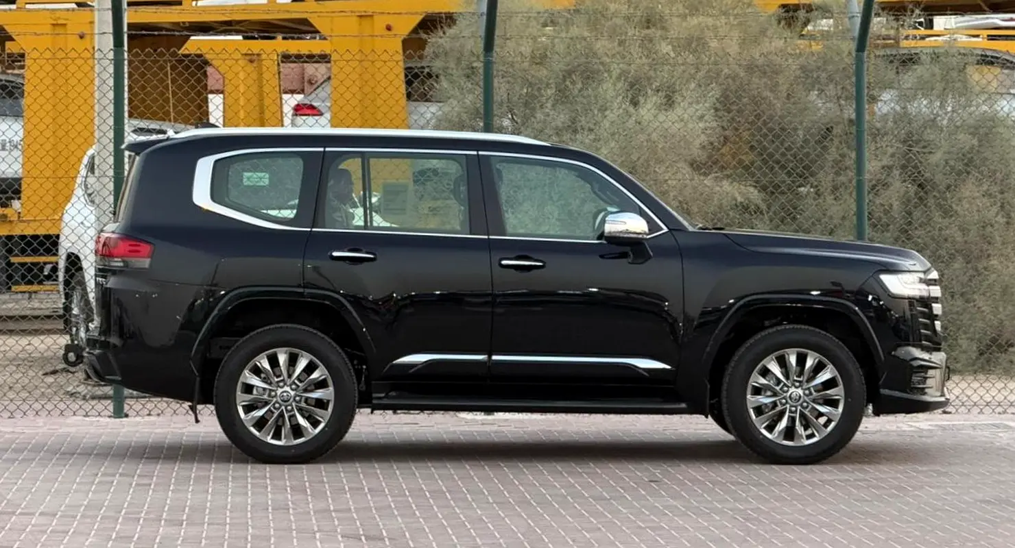 واردات Toyota Land Cruiser 2026 از دبی — منطقه آزاد کیش و قشم — خودرو Toyota — تصویر 9