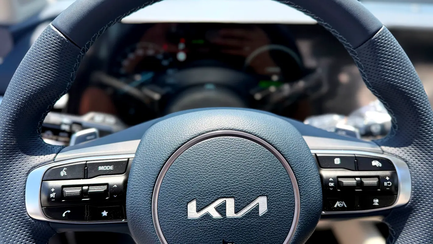 واردات Kia Sportage 2025 از دبی — منطقه آزاد کیش و قشم — خودرو Kia — تصویر 19
