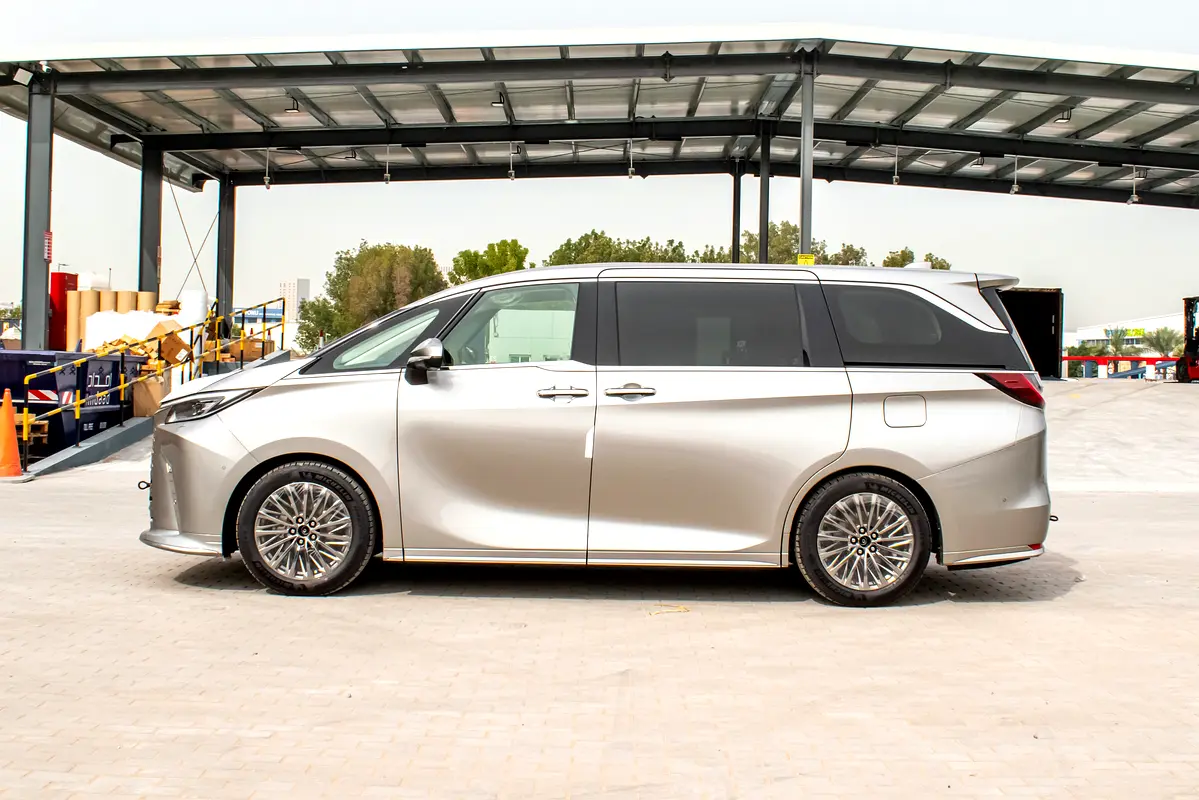 واردات Lexus LM Series 2026 از دبی — منطقه آزاد کیش و قشم — خودرو Lexus — تصویر 4