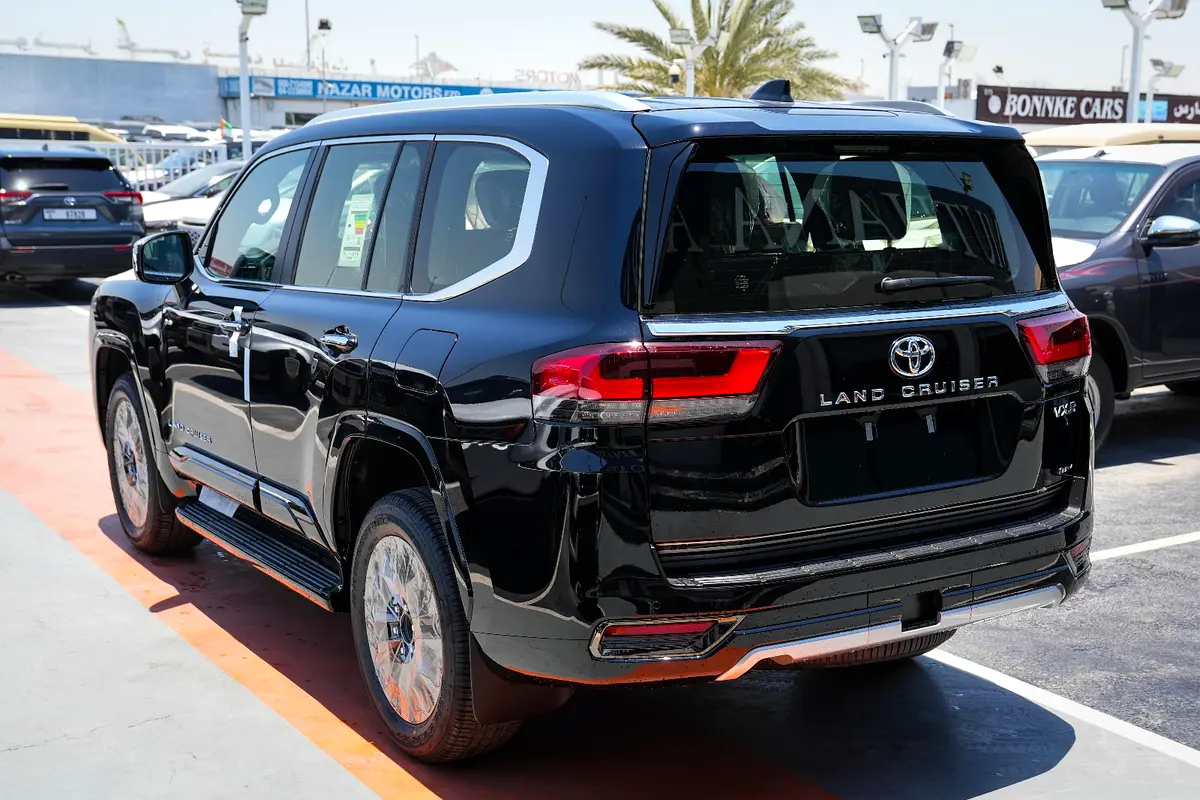 واردات Toyota Land Cruiser 2026 از دبی — منطقه آزاد کیش و قشم — خودرو Toyota — تصویر 4