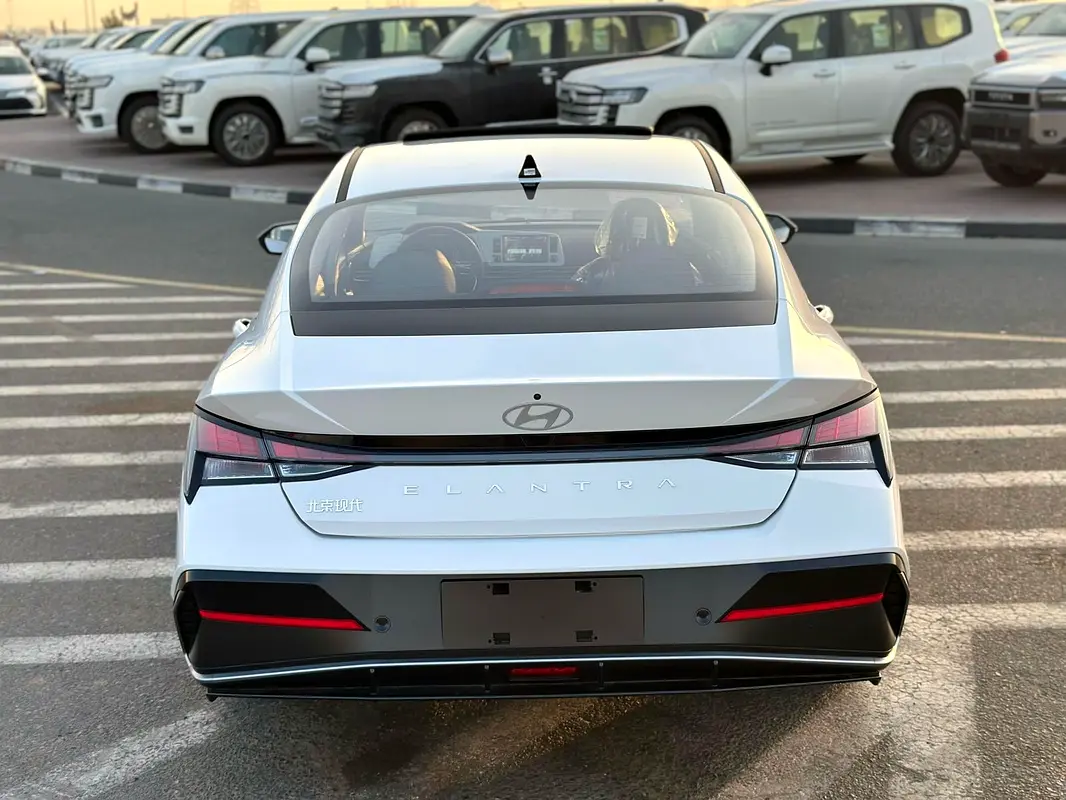 واردات Hyundai Elantra 2025 از دبی — منطقه آزاد کیش و قشم — خودرو Hyundai — تصویر 5